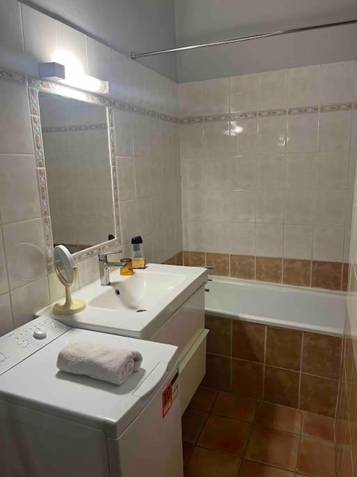 Le Nid Arlesien A Cote Du Musee Arlaten Apartment Екстериор снимка