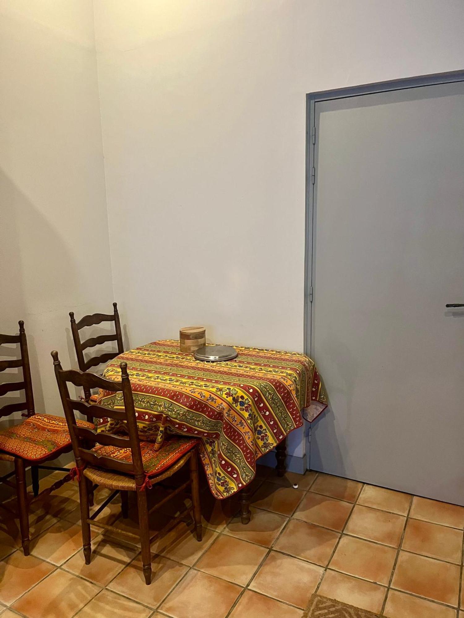 Le Nid Arlesien A Cote Du Musee Arlaten Apartment Екстериор снимка